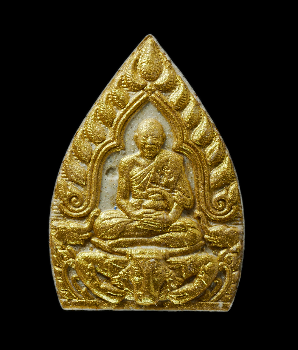 18Feb25 (4)bp.jpg - พระผงเจ้าสัว มหาเศรษฐีมั่งคั่ง หลวงพ่อเงิน วัดดอนยายหอม ในซุ้มเรือนแก้ว ฐานนั่งวัวโภคทรัพย์ หลวงพ่อพูล ฐานนั่งหนุมาน จัดสร้างโดย หลวงพี่น้ำฝน วัดไผ่ล้ [..] | https://kamulet.in.th